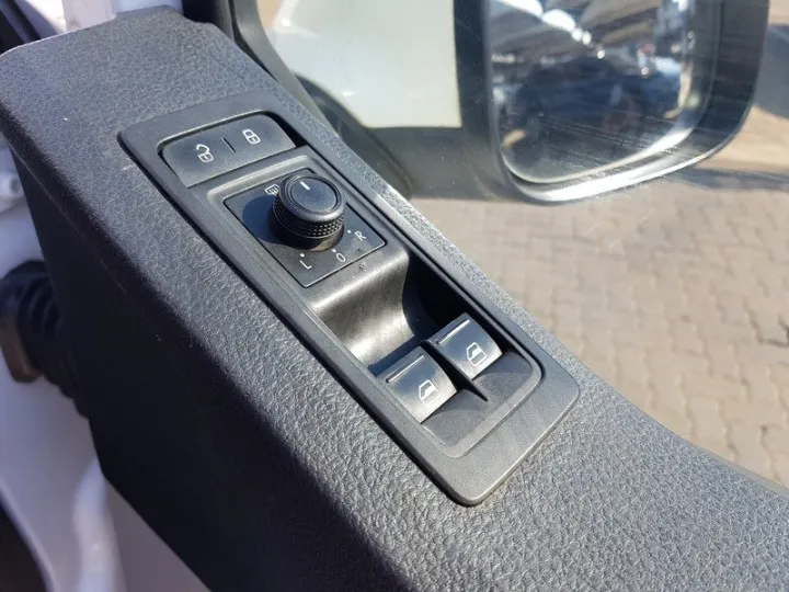 VOLKSWAGEN T6 T6 KOMBI 2.0 TDi (TRENDLINE)