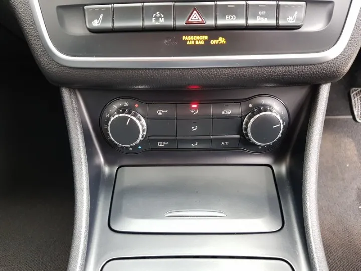 MERCEDES-BENZ GLA GLA 200 CDI A/T - 12