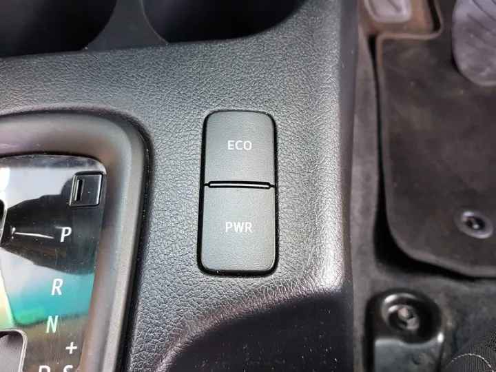 TOYOTA HILUX HILUX 2.4 GD-6 RB RAIDER A/T P/U E/CAB - 17