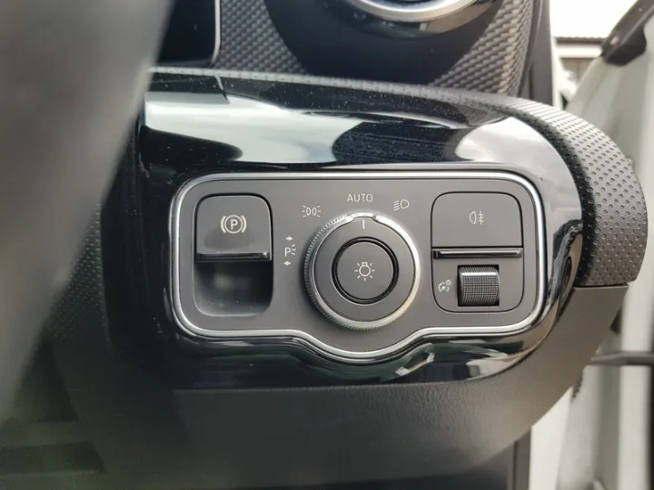 MERCEDES-BENZ A CLASS A CLASS A 200 A/T - 10