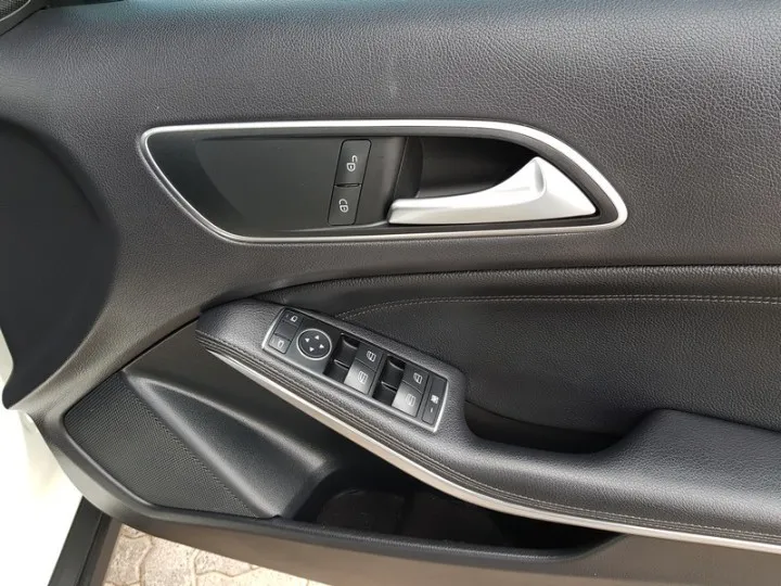 MERCEDES-BENZ GLA GLA 200 CDI A/T - 7