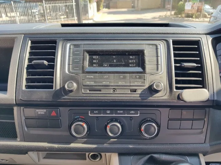 VOLKSWAGEN T6 T6 KOMBI 2.0 TDi (TRENDLINE)