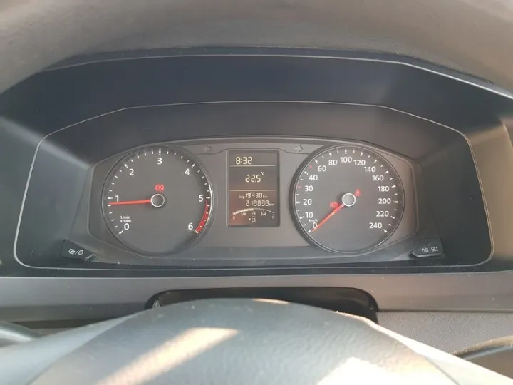 VOLKSWAGEN T6 T6 KOMBI 2.0 TDi (TRENDLINE)