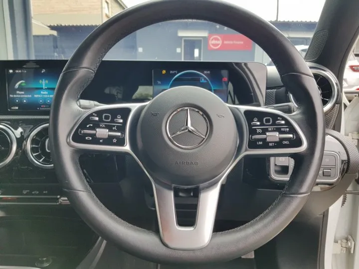 MERCEDES-BENZ A CLASS A CLASS A 200 A/T - 9
