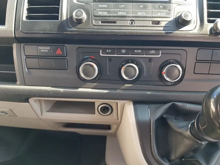 VOLKSWAGEN T6 T6 KOMBI 2.0 TDi (TRENDLINE)